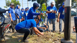 Rangkaian HUT ke-25, Demokrat Lumajang Gelar Gerakan "Langit Biru Indonesia Asri" di Sepanjang Jalan Lintas Timur