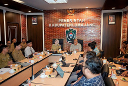 Pemkab Lumajang Tertibkan Kabel Internet, Bunda Indah: Kota Harus Rapi dan Indah