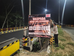 Polsek Kedungjajang Pasang Banner Tegas: Warga Diminta Jangan Diam Jika Ada Gangguan Kamtibmas