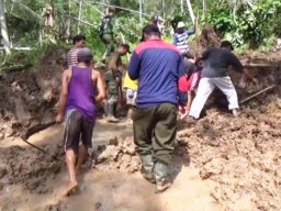 Hujan Deras, Tanah Longsor Gondoruso Putuskan Jalur ke Tempusari