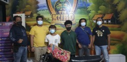 Mawar Diajak Pesta Miras lalu Digilir 2 Pemuda Asal Mojo di Kos-Kosan