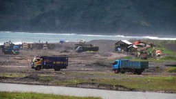 Warga Pasirian Mulai Resah Dengan Penambangan Pasir Pantai