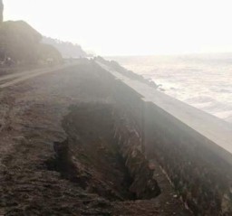 Abrasi Pantai, Tembok Penangkis Ombak Watu Gedek Tempursari Nyaris Ambrol