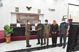 Bupati Baca Nota LKPJ Tahun 2020 Di Rapat Paripurna DPRD Lumajang