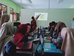 Santri Design Lumajang Beri Pelatihan di Ponpes Hidayatul Mubtadi iin