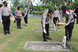 AKBP Deddy Foury Millewa Ziarah ke Makam Pahlawan Lumajang