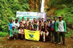 Green Life Style, Penanaman Ribua Pohon Disekitar Air Terjun Kapas Biru Pronojiwo