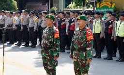 2 Babinsa Koramil Senduro Diberi Penghargaan Atas Tangkap Pengedar Ganja