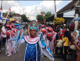 Meriah Pool..!! Kostum Peserta Pulo Carnival 2015 Dari Menarik Hingga Unik