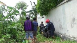 Maling Apes...! Nyolong Helm , Sepeda Motor Pelaku Ketinggalan