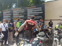 Usai Ditilang Para Remaja Ganti Knalpot di Markas Polisi Lumajang
