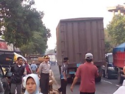 Kapolres Lumajang Pantau Langsung Kerawanan Kemacetan Arus Mudik di Pasar Tumpah Wates Wetan