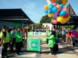 Peringati HAN, PC Muslimat NU Gelar Senam dan Jalan Santai Ibu dan Anak