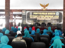 Gandeng PKK, Bagian Hukum Pemkab Lumajang Gelar Penyuluhan Hukum PKDRT dan Perlindungan Anak