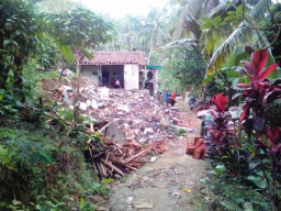 Hujan Lebat, Longsor Timpa Rumah Warga di Jugosari-Candipuro