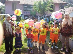 Muharram, TK Pembangunan VIII PG Jatiroto Gelar Santunan Anak Yatim dan Pawai Sepeda