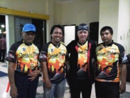 Jadi Peserta Bicycle Night Colorful, Sekda Buntaran Pakai Uni Khas Warok Reoq Ponorogo