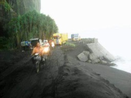 Tambang Illegal, Sebabkan Abrasi Pantai di Tempursari dan Kerusakan Jalan