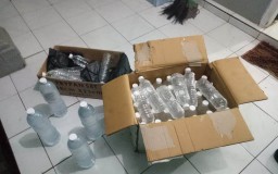 49 Botol Arak Putih Disita dari Penjual Yosowilangun Lor Lumajang