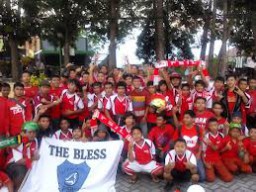 PSSI dan PSIL Sediakan Kendaraan Bagi The Bless Mania Ke Jember