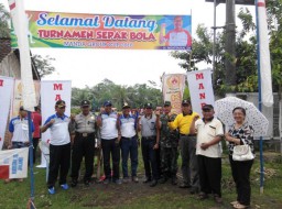 H. Ngateman, Buka Pertandingan Manda Grup Cup 2016 U-40 di Lapangan Sumbersuko-Kalidilem