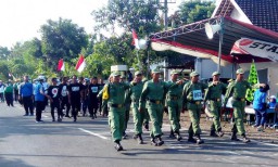 Meriah, Elemen Masyarakat Ikut Lomba Gerak Jalan Yosowilanggun