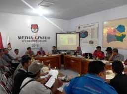 Masuk ke OSIS dan Sekolah, KPU Lumajang Sisir Pemilih Pemula