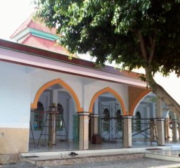 Menyambut Bulan Suci Ramadhan, Masjid Besar Al-Kautsar Lumajang Dilakukan Pengecatan