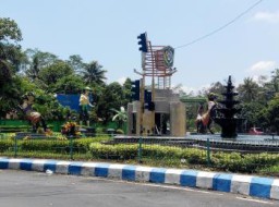 Tugu Air 3 Patung Jaran Kencak Dibersihkan dan Saluran Airnya Diperbaiki