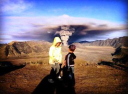 Erupsi, Woow...!! Gunung Bromo Sangat Indah Dijepret dari B 29