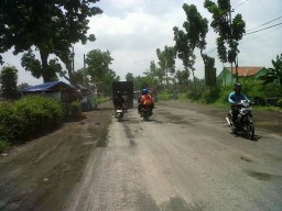 Jalur Pasirian-Wonorejo Hanya Diperbaiki 7,9 Km Dari Total Panjang 17,7 Km