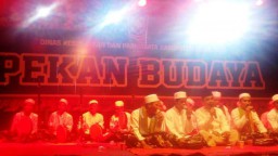 Meski Hujan, Bupati Asat Sholawatan di Pekan Budaya Bareng Al-Mustofa