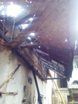 Rumah Petani Wanita Tumpeng Terbakar