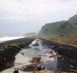 Ombak Besar, Jalan Lurus Watu Gedek Tempursari Tertimbun Pasir