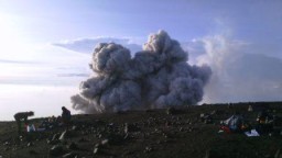 Akhir Tahun Cuaca Ekstrim, Pendaki Semeru DIminta Waspada