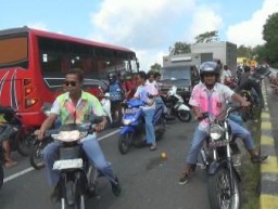 Rayakan Kelulusan, Ribuan Pelajar Blokir Jalan Lintas Selatan