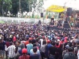 Konser Musik Tahun Baru Ricuh