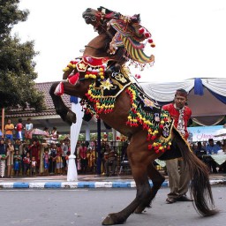 Nanti Sore Jharan Kencak Tampil di Gedung Kesenian Jakarta, Ayo Tonton Live Streamingnya