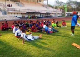 Puluhan Pemain Muda Unjuk Skil Ikuti Seleksi PSIL U-15 Piala Gubernut di Stadion Semeru