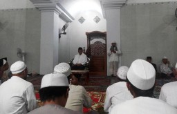 Hadir di Ponpes Miftahul Ulum, KH. Hasyim Muzadi Berikan Ceramah Keislaman dan Kebangsaan