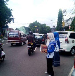 Peduli Banjarnegara, Mahasiswa IAIS Galang Dana Dijalan