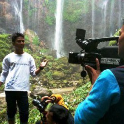 Kreatif Kenalkan Lumajang, Grup Musik Islami DSyareef band Shooting di Obyek Wisata Tumpak Sewu