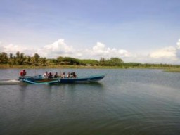 Ingin Nikmati Sensasi Naik Perahu, Ayo.. Datang ke Pantai Watu Pecak Selok Awar-awar