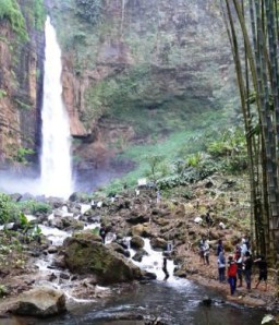 Woow..!! Air Terjun di Lumajang Ramai Pengunjung, Polisi Antisipasi Tragedi Sedudo