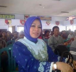 Peduli Lingkungan, Siti Romlah Gandeng DLH Latih Warga Lumajang Kelola Sampah