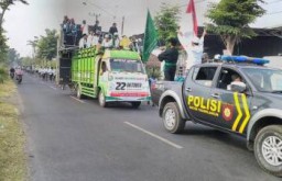 Peringatan HSN, Ratusan Santri Bustanul Ulum Turun Jalan