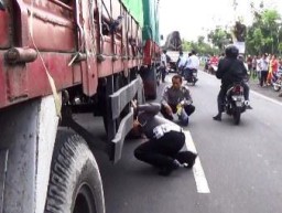 Diserempet Motor, Seorang Karyawan Koperasi Tewas Terlindas Truck Gandeng