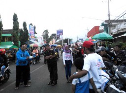 Kompak, TA-AL Gelar Ngabuburit dan Bukber di Depan Pasar Senduro