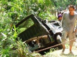 Evakuasi Pick Up Masuk Jurang Memakan Waktu 3 Jam, Warga Minta Polisi Pasang Rambu