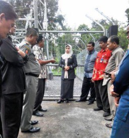 Pemkab Stop Pembangunan Tower, Camat dan Pj Kades Kalidilem Malah Tanda Tangan Ijin